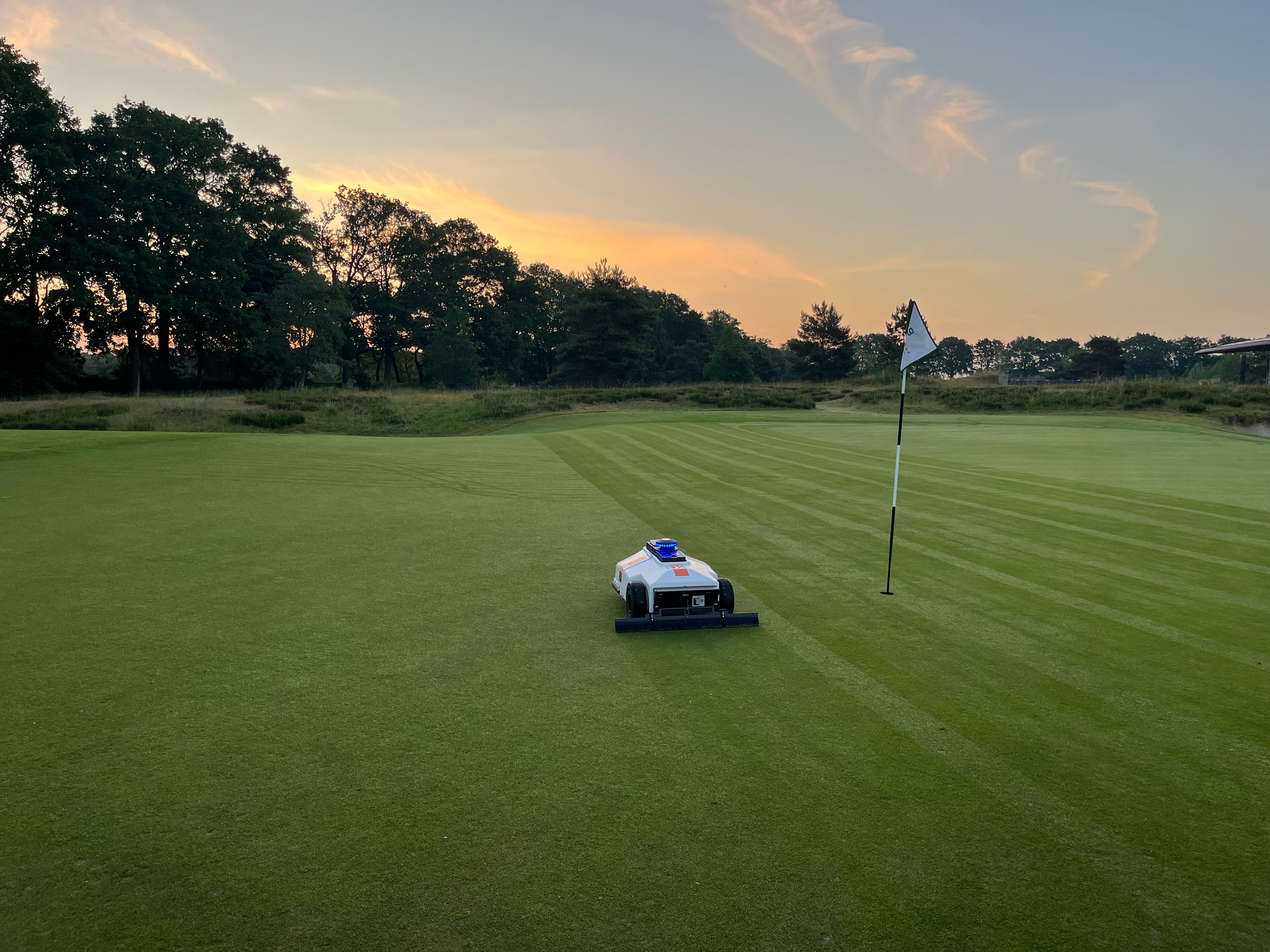 Avular and SGL: the partnership behind autonomous, pesticide-free turf care